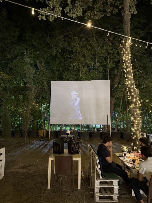 Зонтик стол стул комплект сотилади