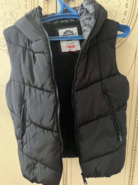 Продам женскую жилетку