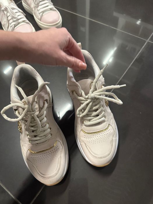 Обувки Guess тип Маратонка