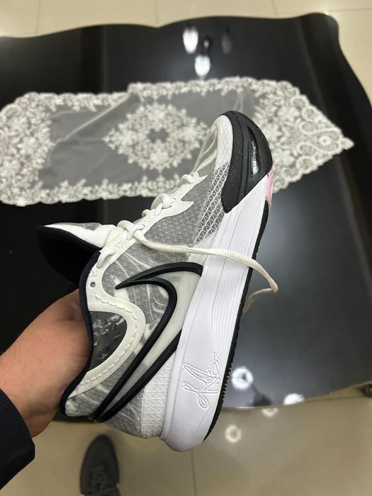 Adidasi Nike Kyrie 8