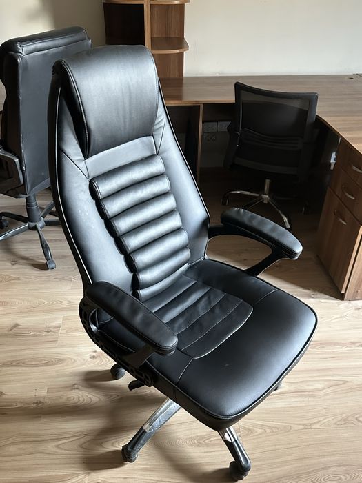 Офисное кресло