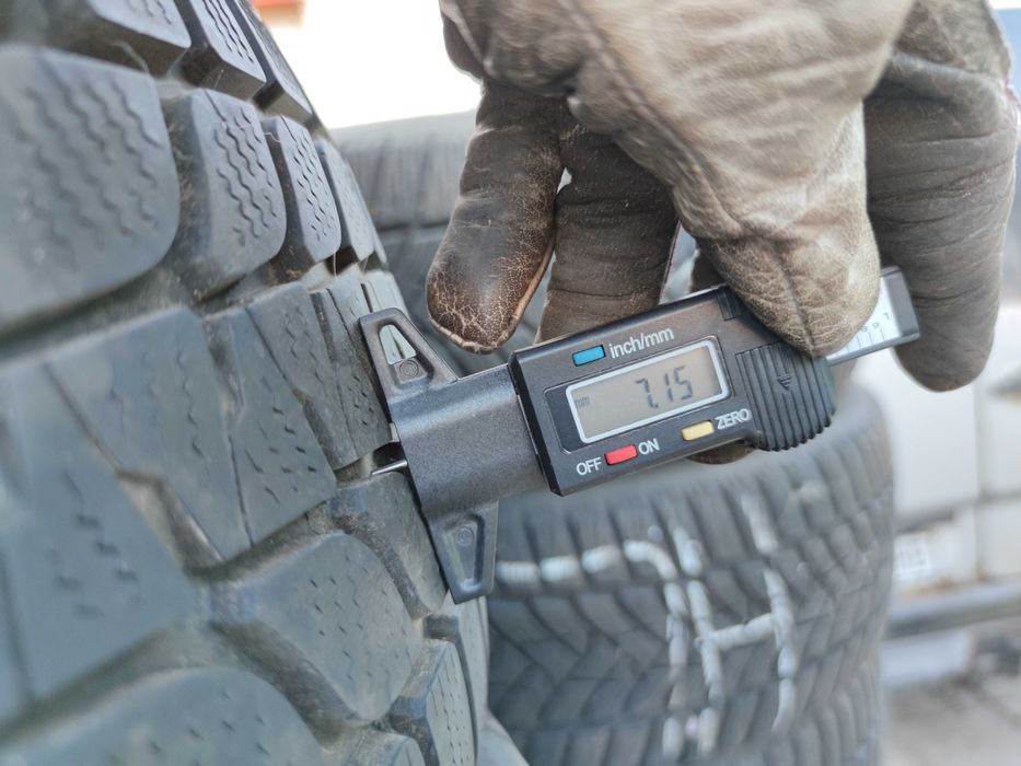 4бр Зимни Гуми 235 60 17 - Bridgestone -