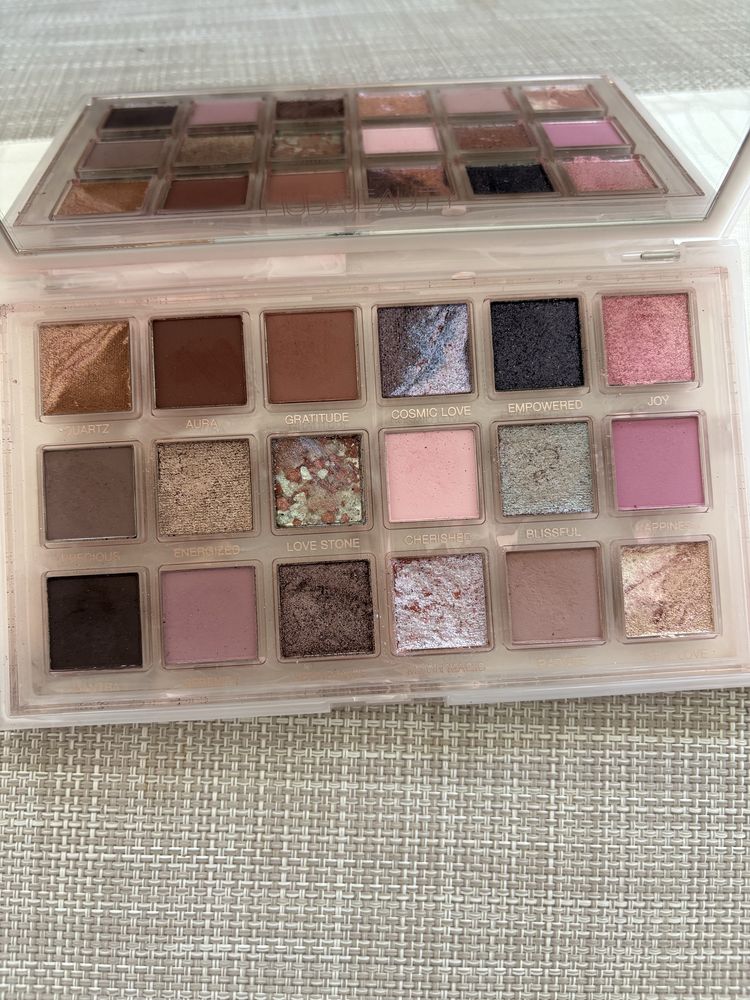 Huda beauty rose quartz палитра сенки
