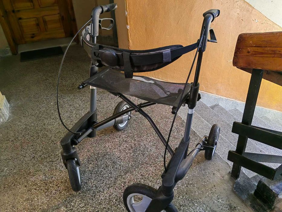 Помощен подвижен стол