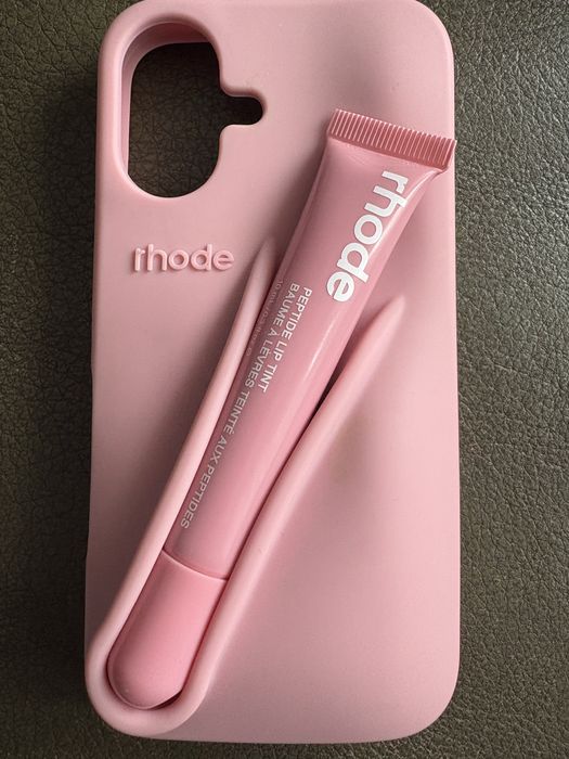 Кейс за айфон 16 с гланц в много приятен нюанс в розово