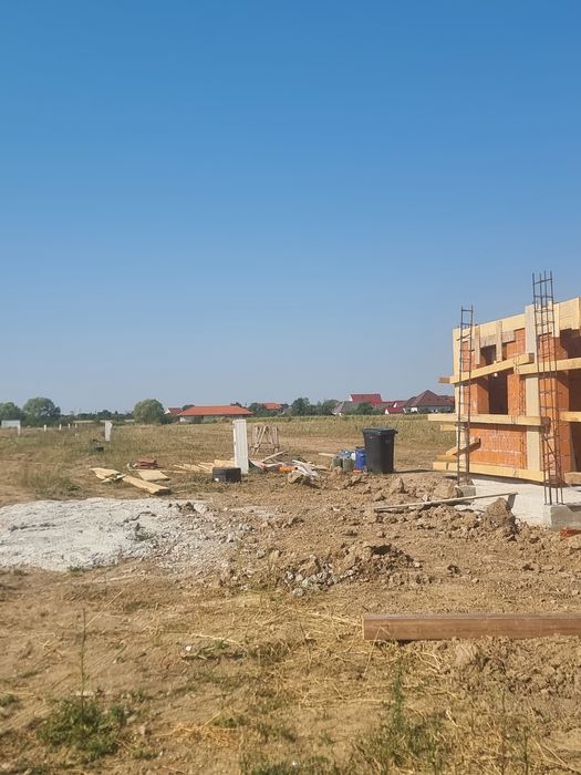 Vând teren intravilan locuri de case