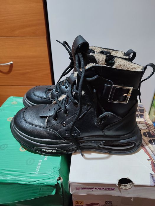 Обувь детская (сапоги ,кроссовки)