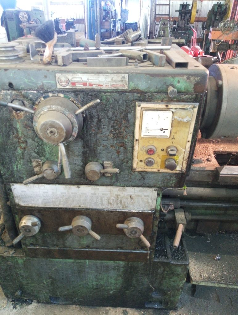 Vând strung 500 x 1000 cu afisaj