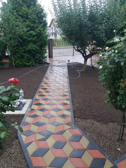 Montaj pavaje borduri rigole piatra travertin  garduri  județul  Iași