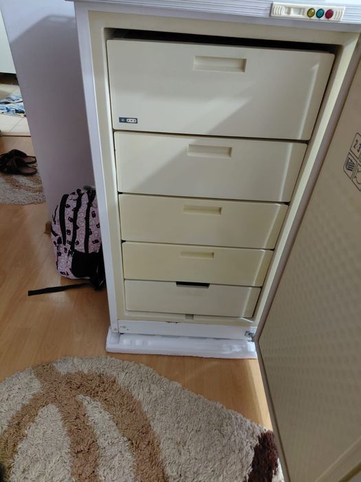 Vând vitrina frigorifica Arctic