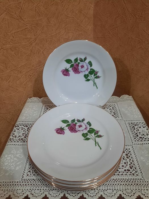 Немецкий фарфор. Германия. Тарелочки "Кahla" (d-19см).   Состояние иде