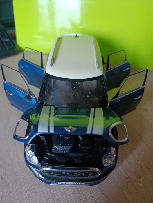 Mini Countryman 1:18 Kyosho б/у — целый корпус, на игру или запчасти