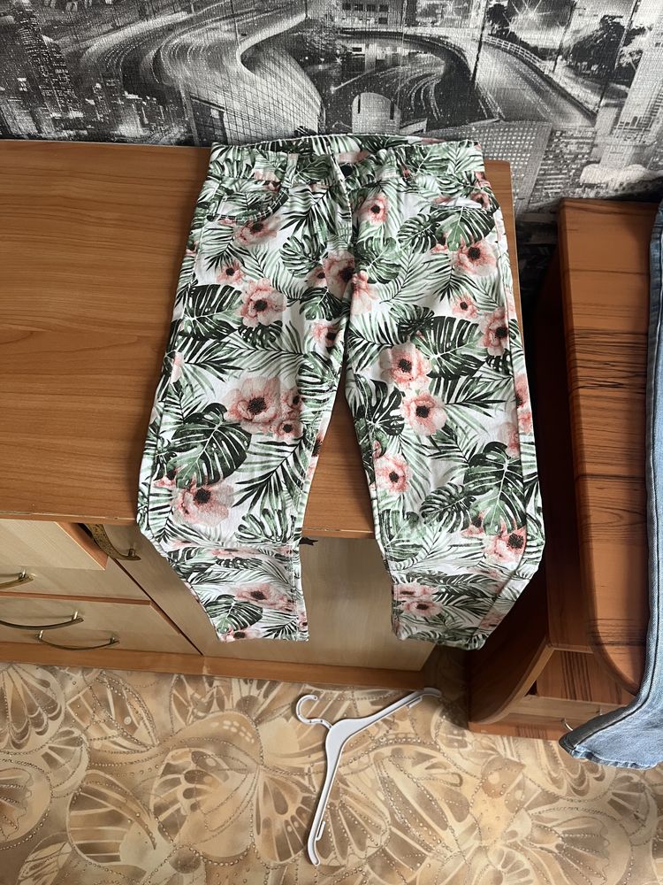 Продам вещи на девочку лет 6-8