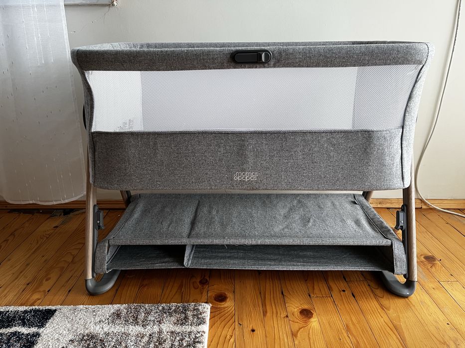 Lua Bedside Crib легло next to me