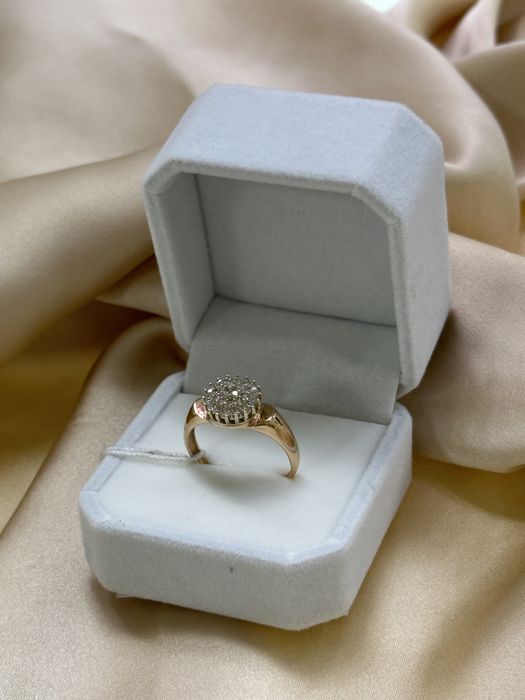 Золотое кольцо с фианитами