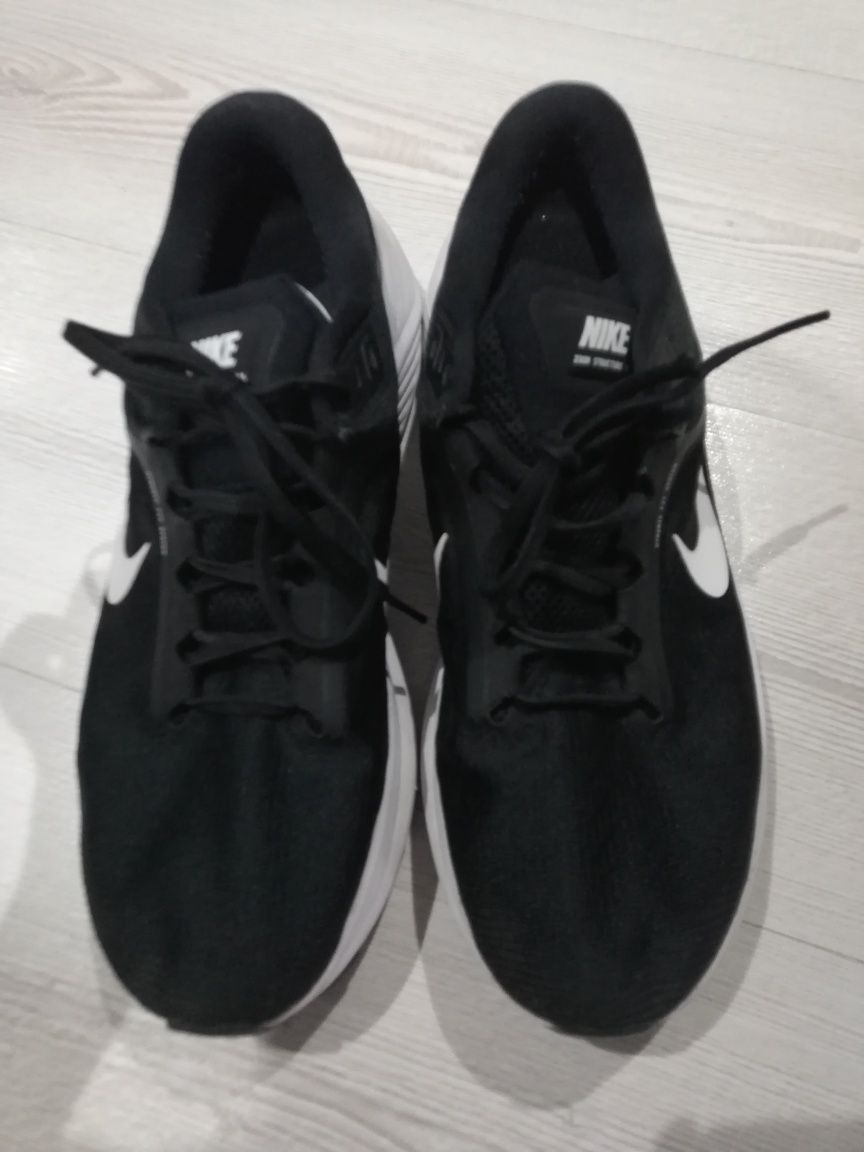 Nike - Обувки за бягане Air Zoom Structure 24 Road, Черен/Бял