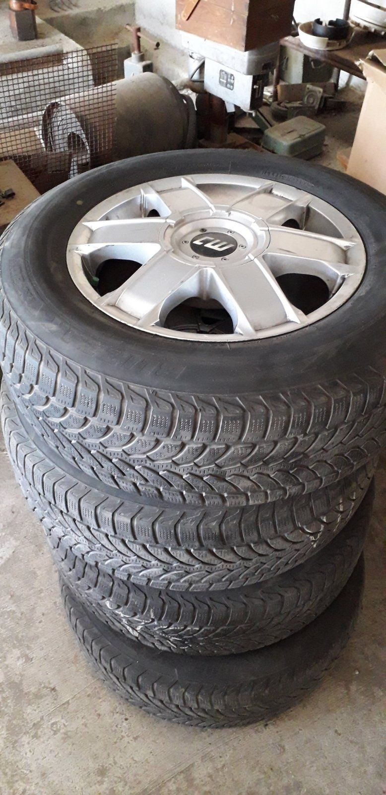 Гуми 235/65/17 Bridgestone Blizzak lm80