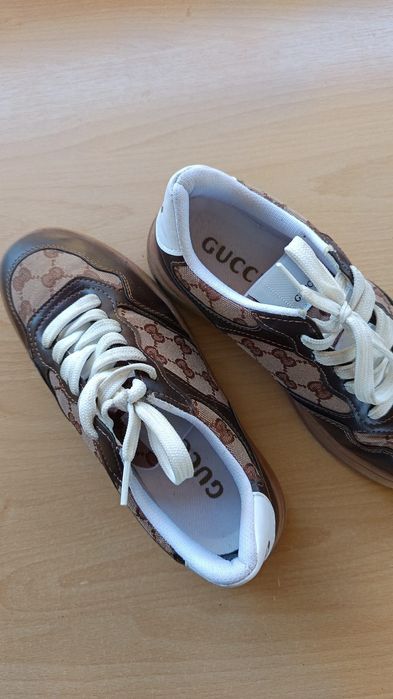 Adidași Gucci  purtați o singura data