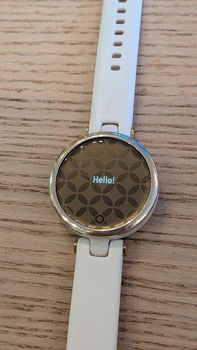 Garmin Lily – Smartwatch (бяла каишка, отлично състояние)