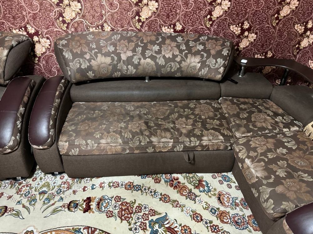 Продам диван угловой