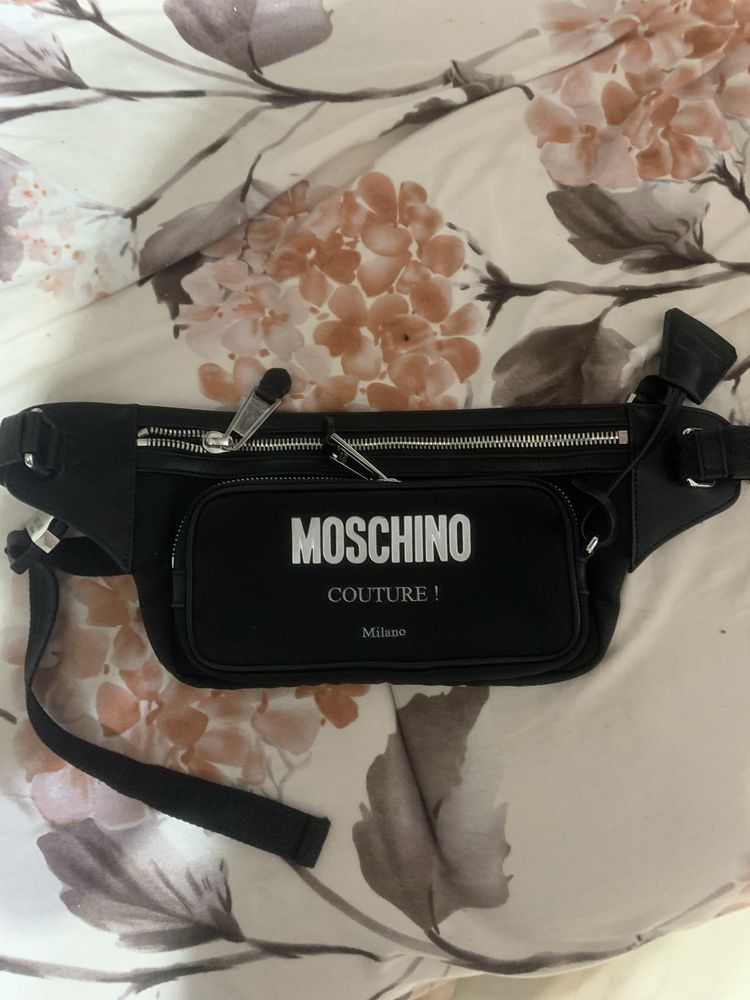 Vand borseta moshino originala