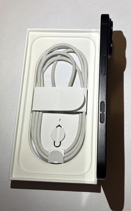 Vand iPhone 16 128gb negru 100% sanatate baterie fara zgarieturi