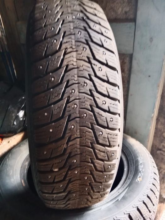 Продам резину зимнюю шипованную 4 штуки. 175/65/R14
