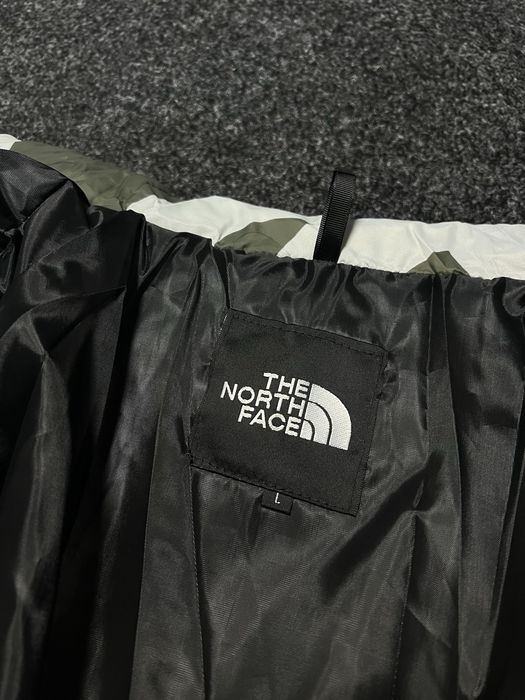 Geaca The North Face x Kaws Alba/Portocalie Premium / 2025