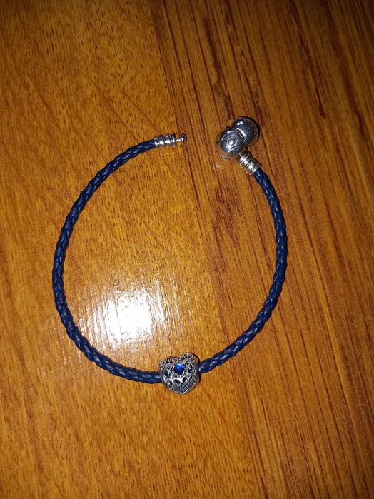 PANDORA кожена гривна и талисман