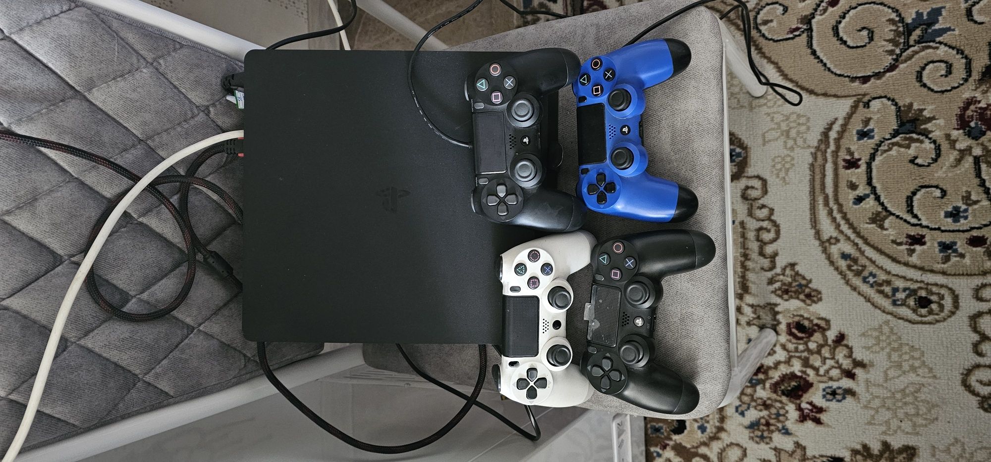 Продам Playstation 4