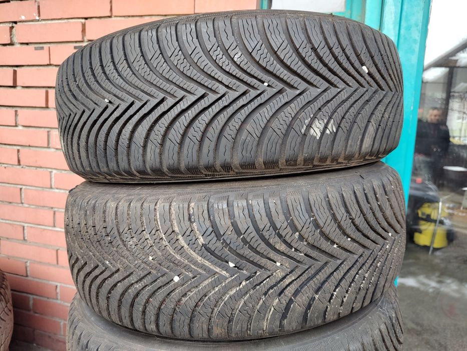 Продавам 4 зимни гуми 205/60/16 Michelin