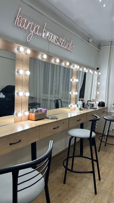 продам стол для визажиста 3 рабочих места