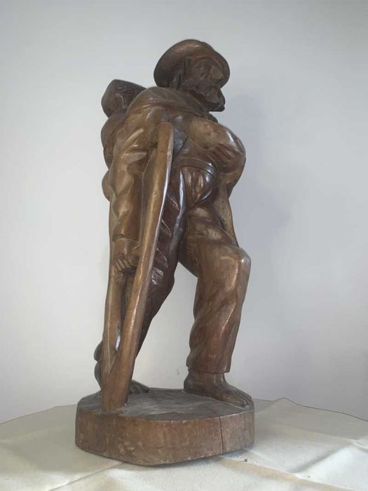 Statuie sculptata din lemn