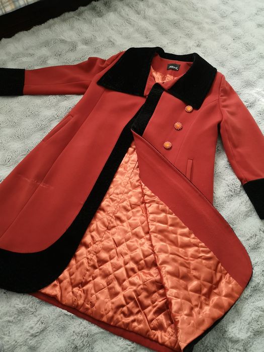 Продаётся пальто.