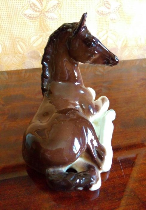 Продается фарфоровая статуэтка Лошади (Лфз)