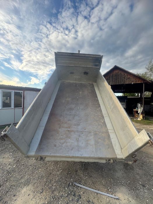 Vând autoutilitara Mitsubishi Canter