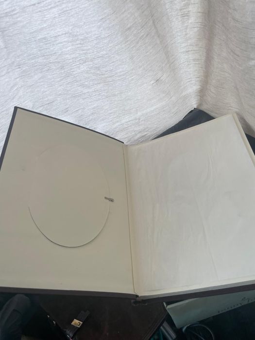 Album fotografii din argint cu piele,are geam pentru poza,model deoseb