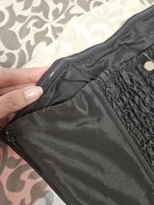 Къса черна рокля