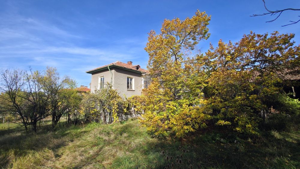 Продава се къща в село Гълъбник, област Перник