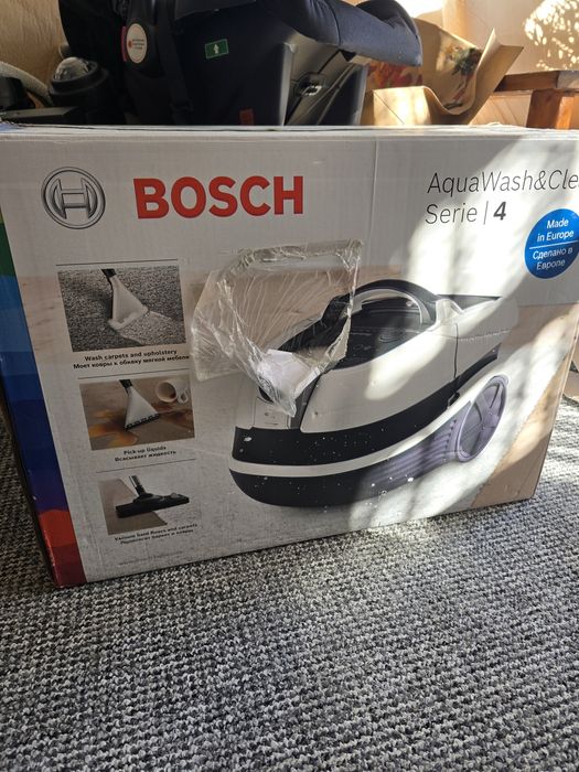 Vând aspirator Bosch AquaWash & Clean Serie 4