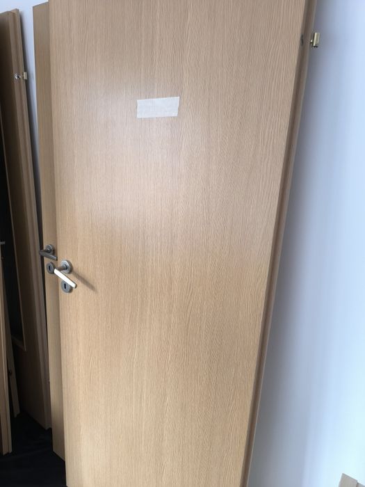 Vând uși stejar   in stare foarte bune