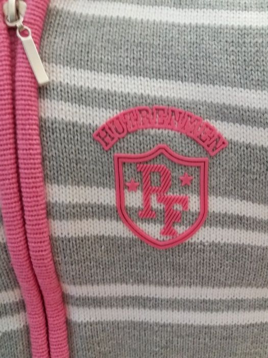 Vesta tricotata gri/alb/roz cu gluga