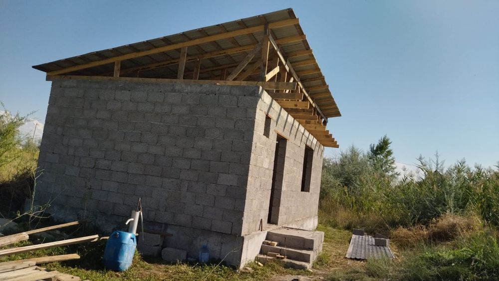 Продам участок с недостроенной времянкой