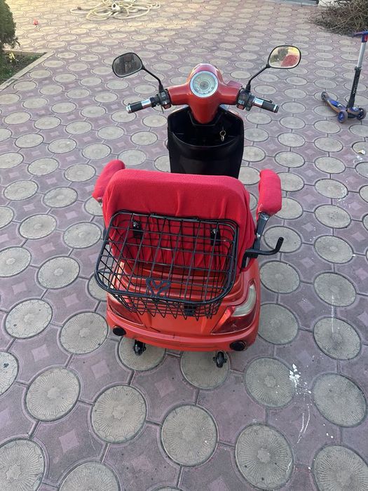 Scuter căruț cărucior electric pentru persoane cu dizabilități
