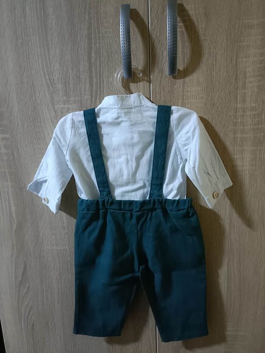 Vând două costume bebeluși