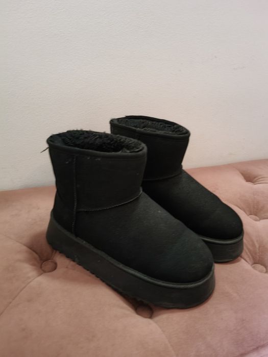 UGG dama măr 36 in condiții f bune