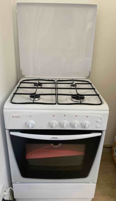 Продаю газ плиту