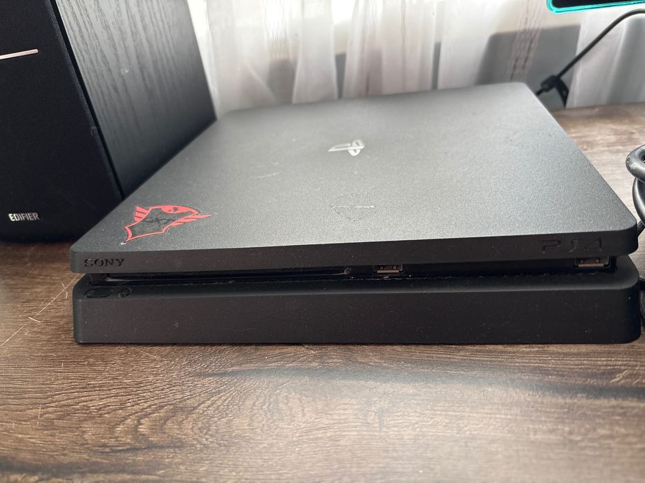 Плейстейшън PS4+джойстик+игри