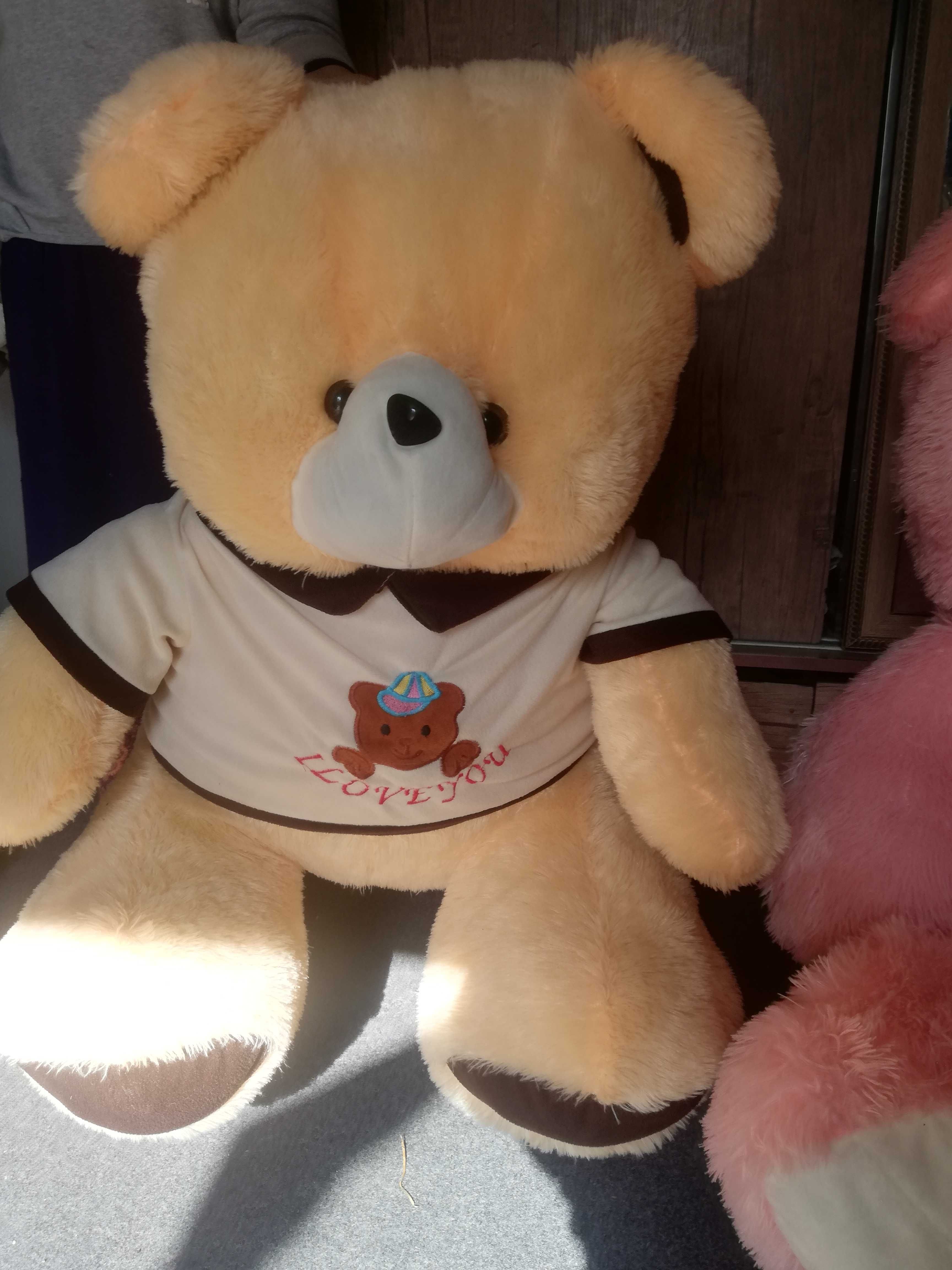 Teddy bear va yumshoq ayiqchalar sotiladi