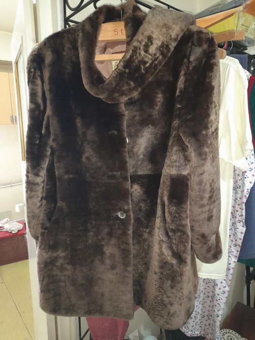 Vand haina de piele si blana